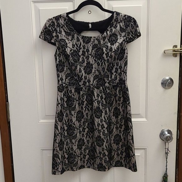 Sweet Storm Black and Beige Dress - Picture 4 of 9